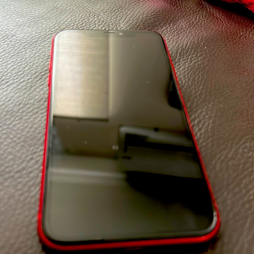 iPhone 11 red